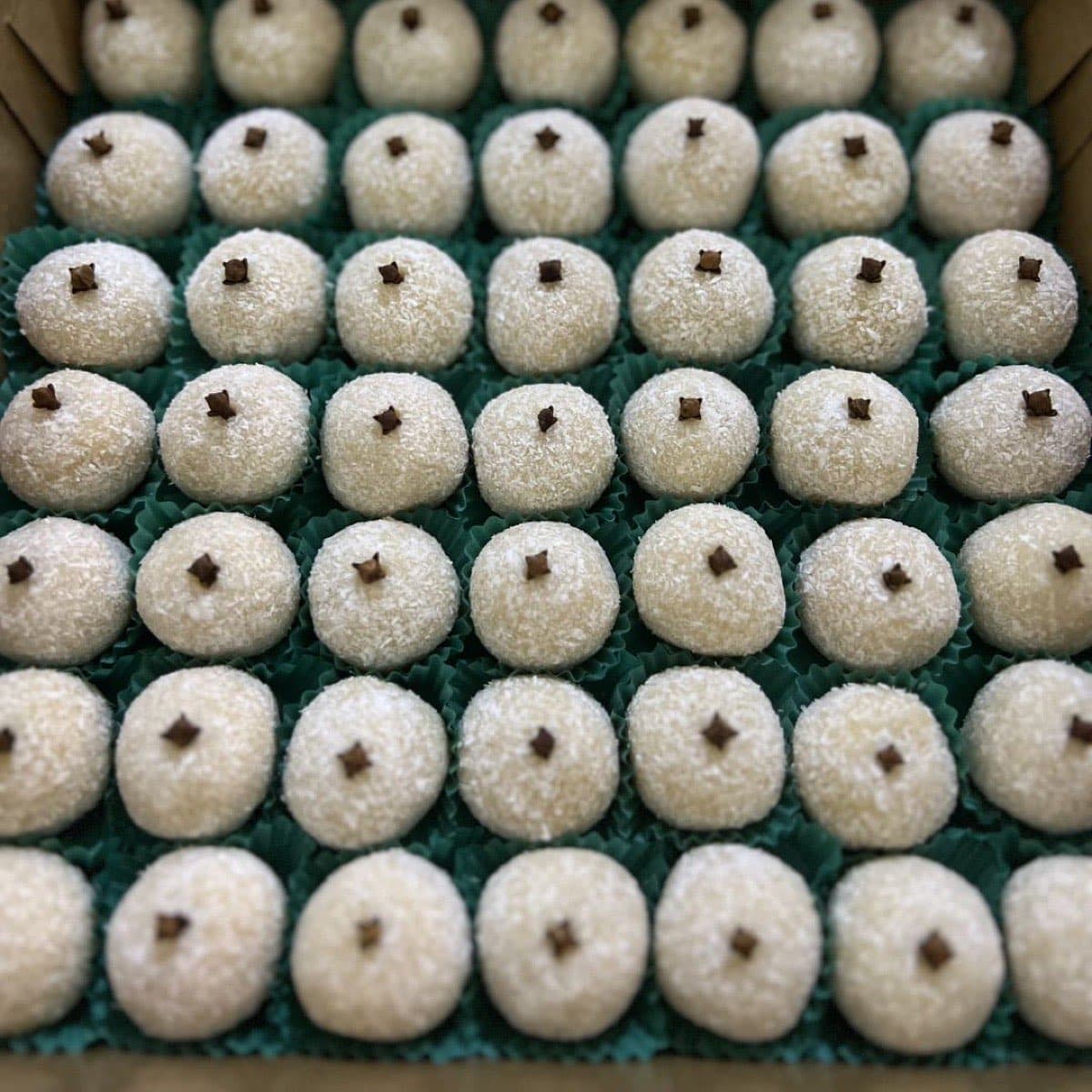Truffle Kelapa – Paket Party (50 pcs)